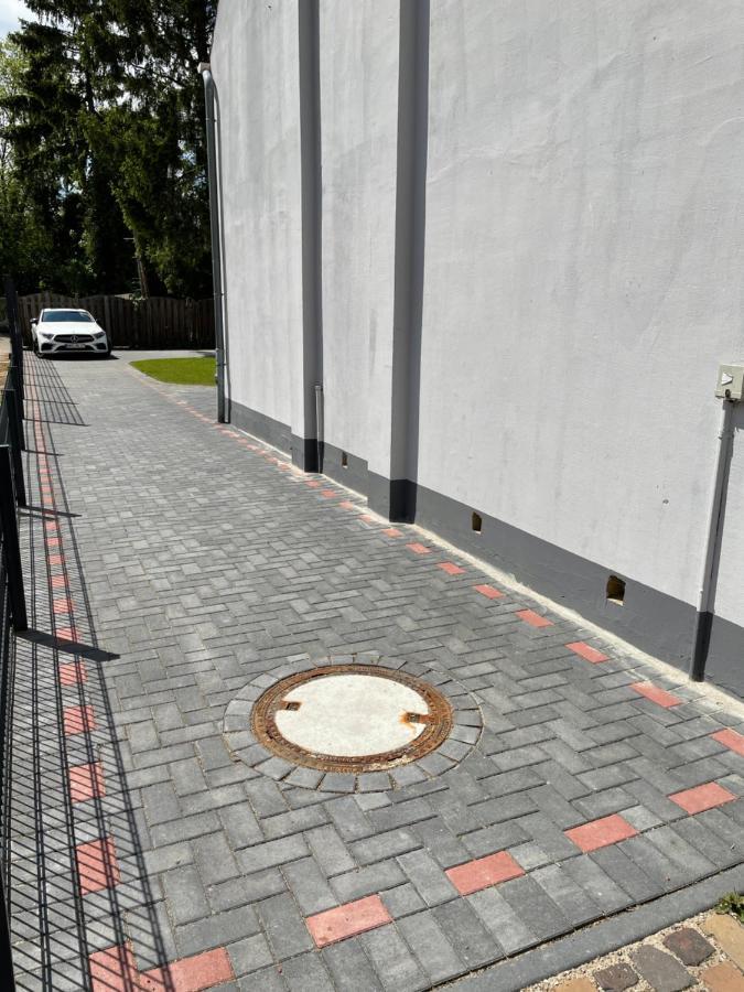 Citygluecknms - Direkt Am Bahnhof Und Einkaufszentrum Neumuenster Exterior photo